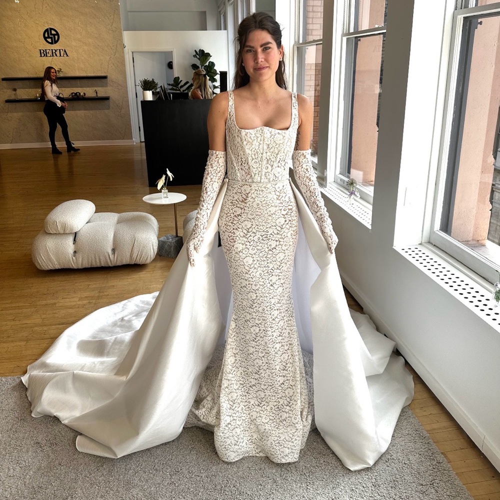 Custom Berta overskirt - Picture 3 of 3